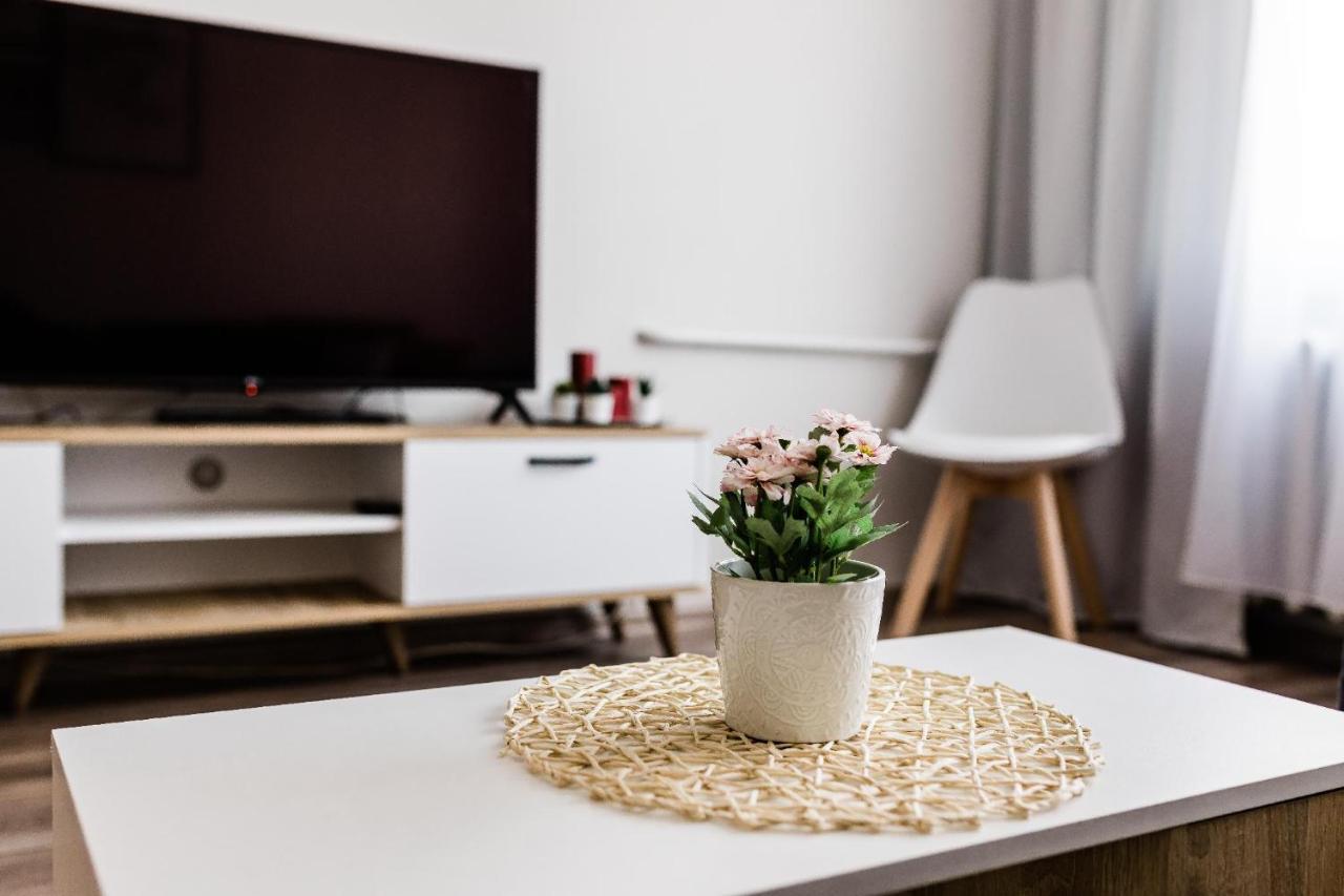 Апартаменти Scandinavian Inspired Design *