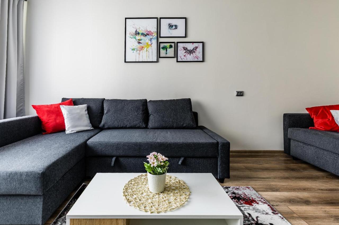 Scandinavian Inspired Design Апартаменти